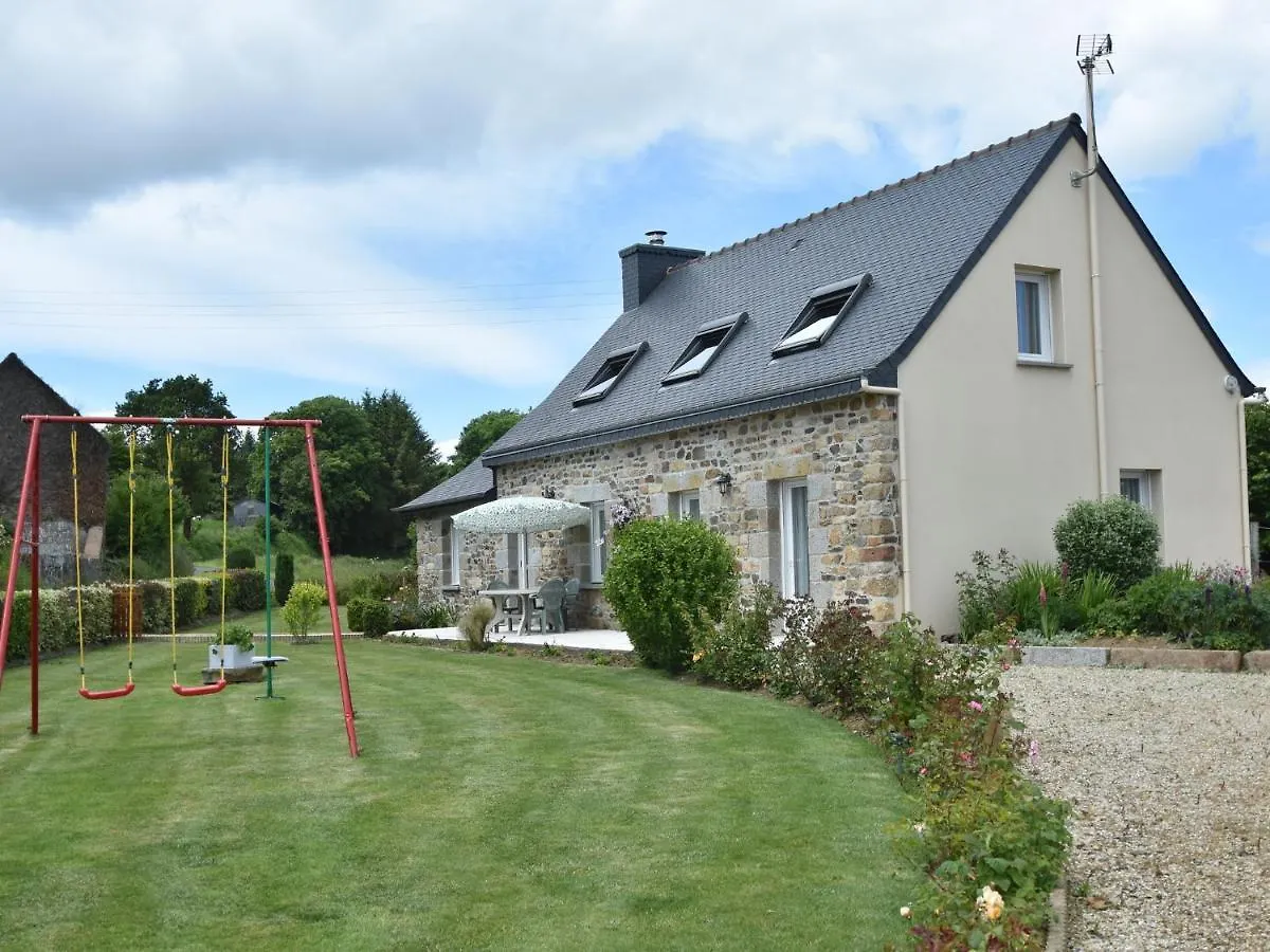 Tasteful Holiday Home In Plouvara With Garden Saint-Donan