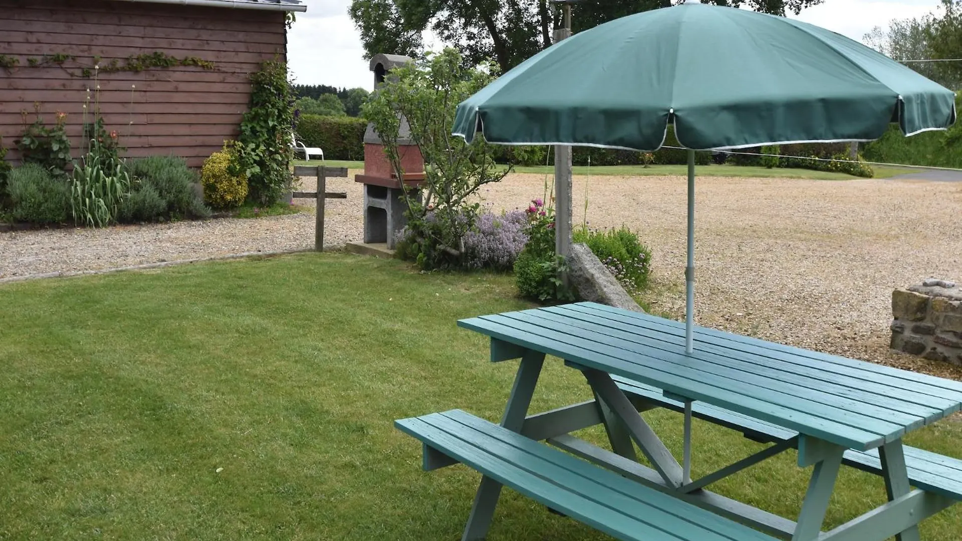 Tasteful Holiday Home In Plouvara With Garden Saint-Donan