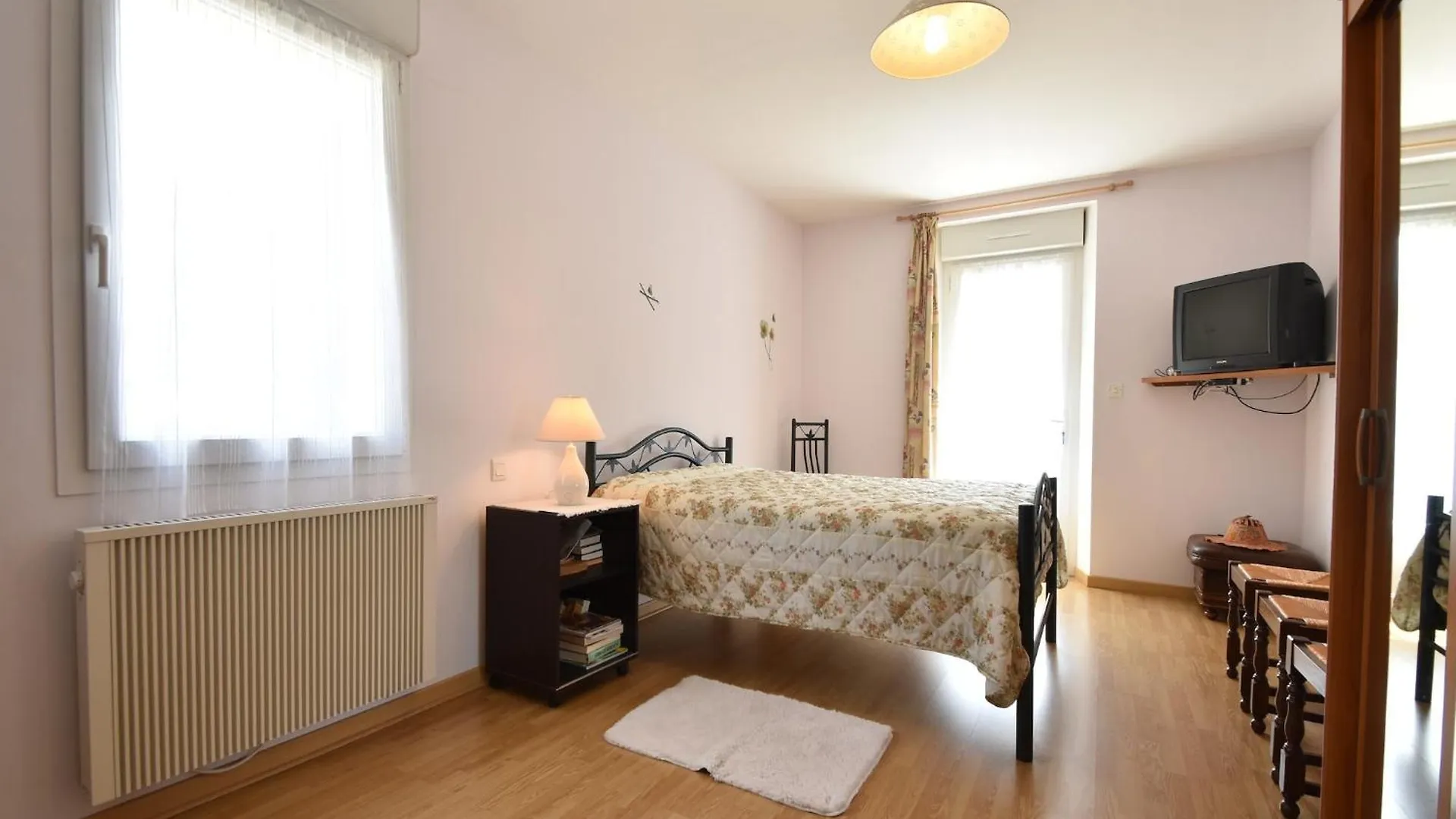 Tasteful Holiday Home In Plouvara With Garden Saint-Donan