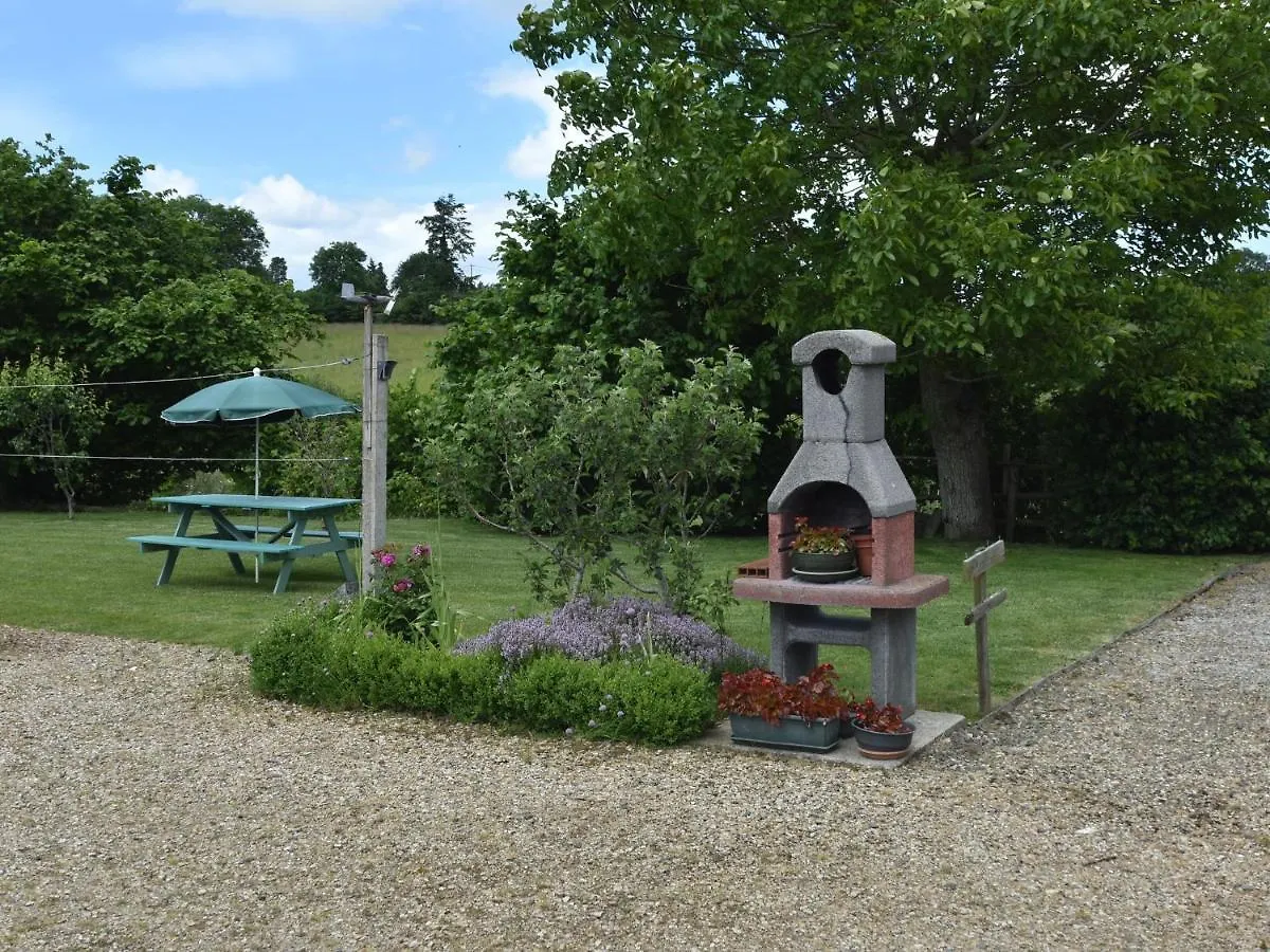 Tasteful Holiday Home In Plouvara With Garden Saint-Donan