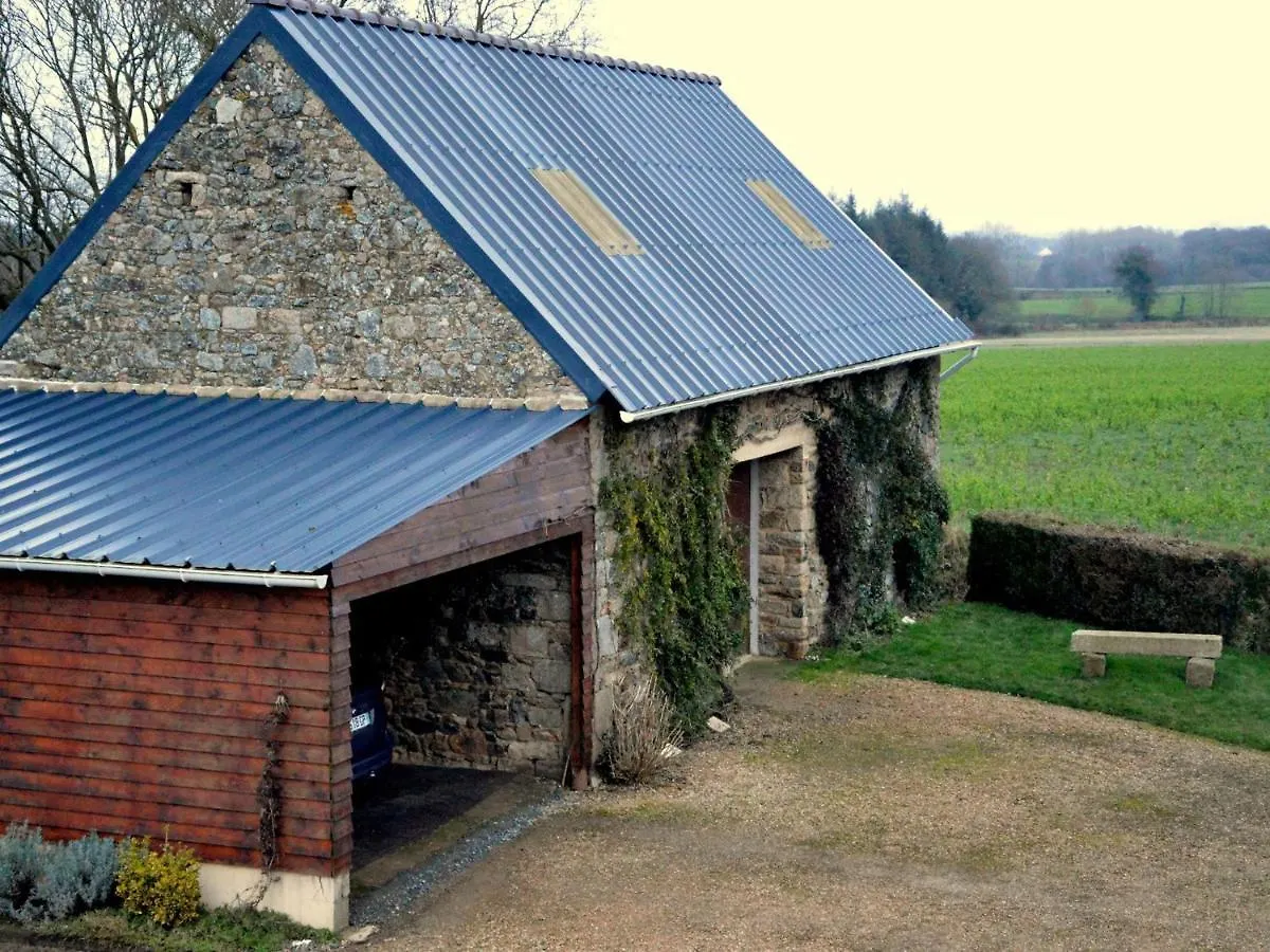 Tasteful Holiday Home In Plouvara With Garden Saint-Donan