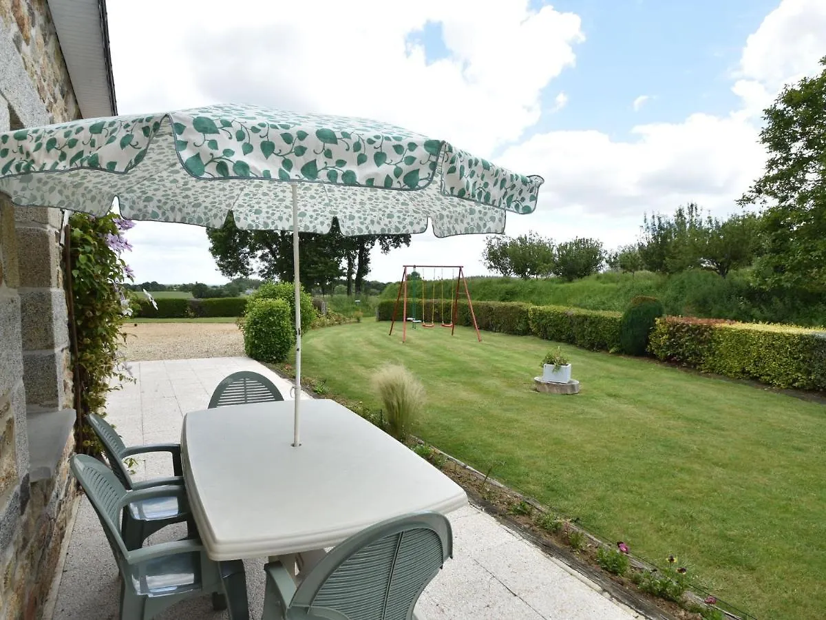 Tasteful Holiday Home In Plouvara With Garden Saint-Donan
