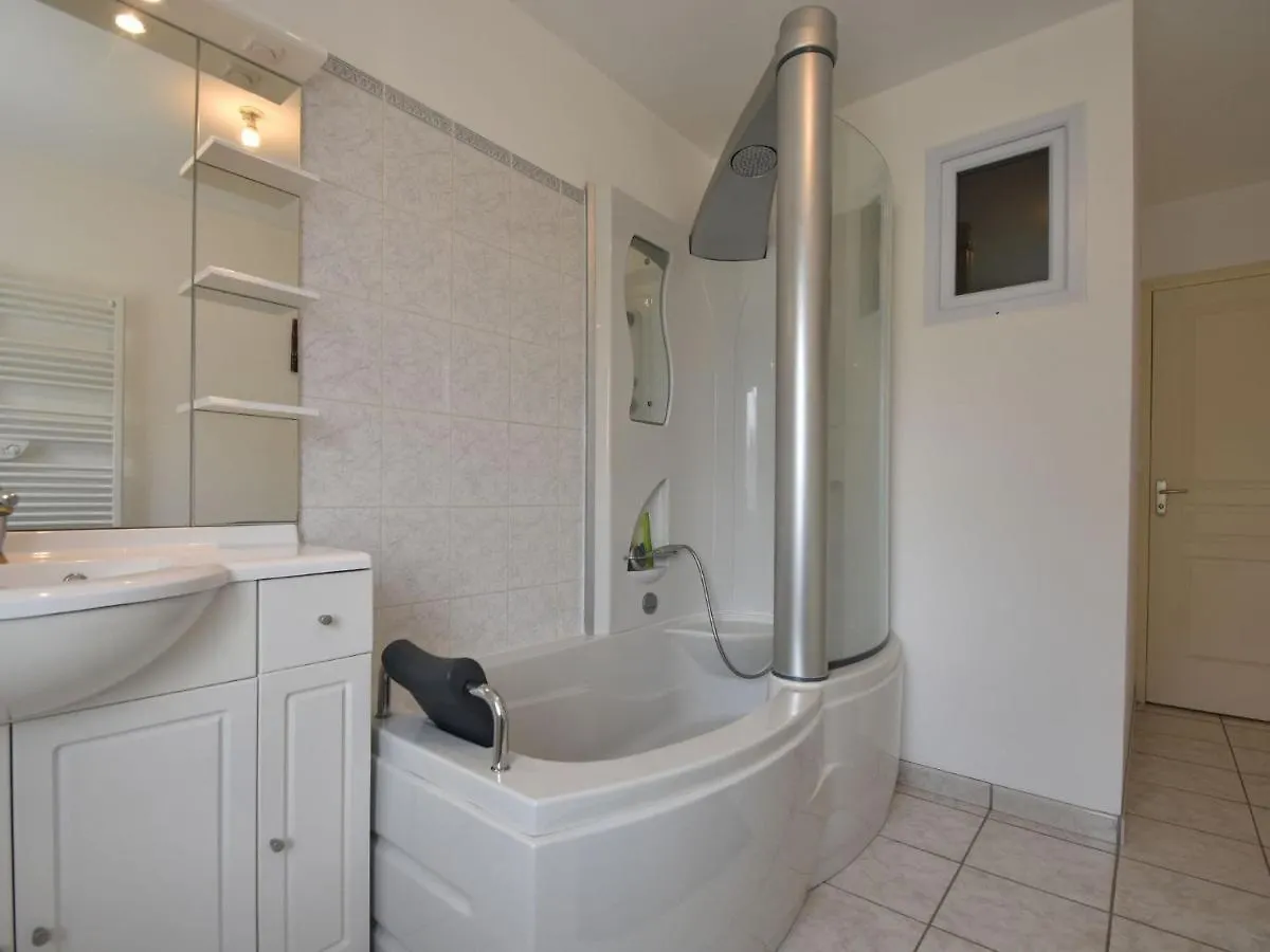 Tasteful Holiday Home In Plouvara With Garden Saint-Donan